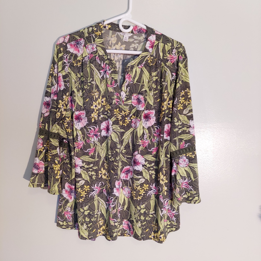 Cato Top Green Floral V-Neck Hi Lo Top Size Xl